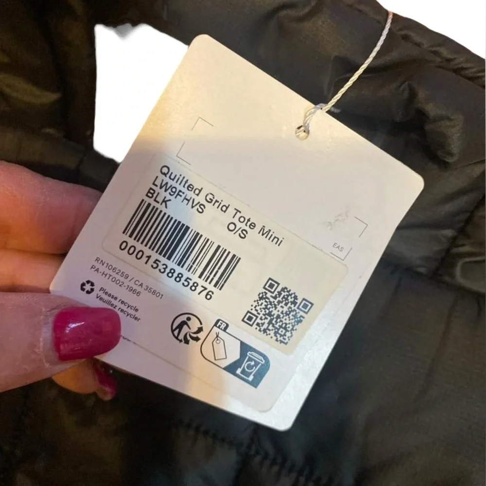 NWT Lululemon quilted grid tote BLACK